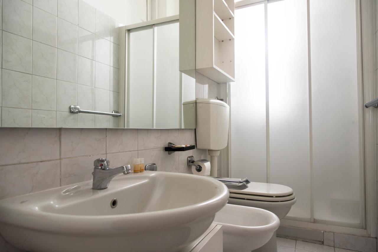 Peaceful Court Apartment In Shopping District Milano Eksteriør bilde