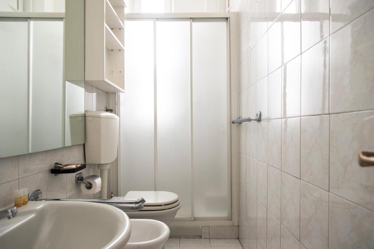 Peaceful Court Apartment In Shopping District Milano Eksteriør bilde